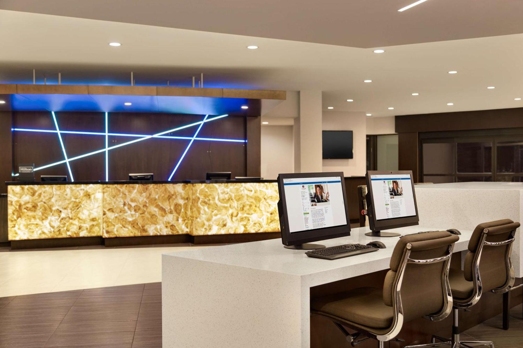 Doubletree By Hilton Hotel Toronto Airport West Mississauga Exterior photo